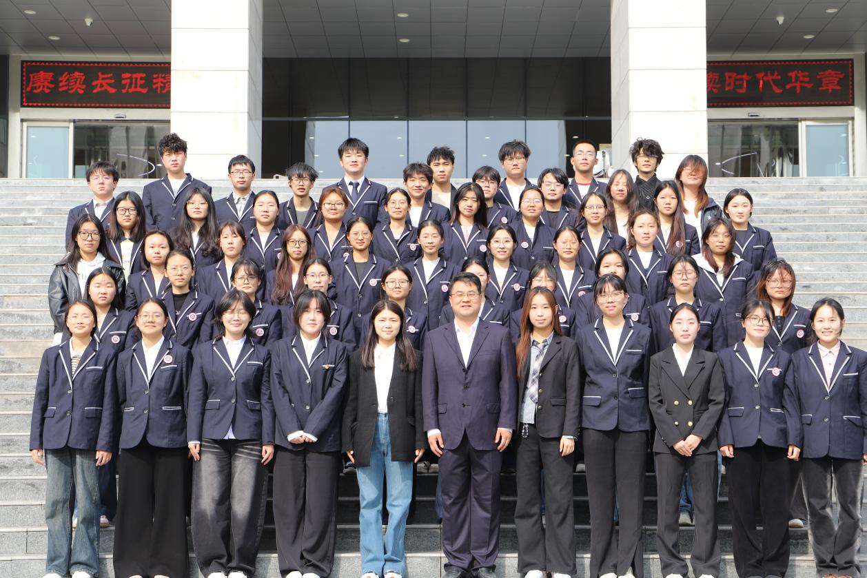 图书馆志愿服务中心成功举办换届暨表彰大会